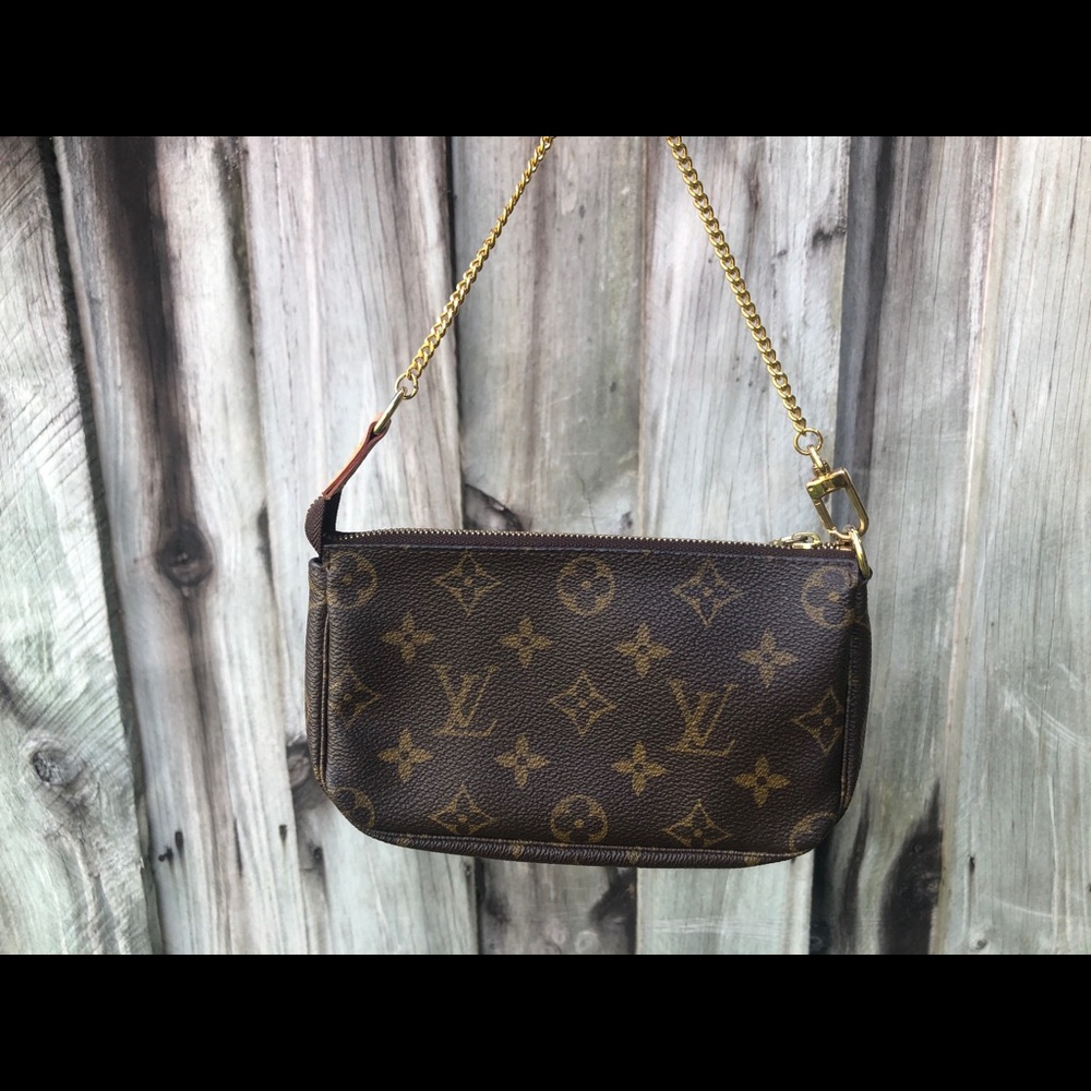 Louis Vuitton mini Pochette